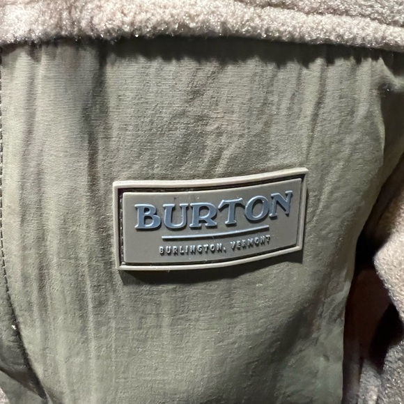 Burton shirt jacket, women’s Medium NWOT - Picture 4 of 4